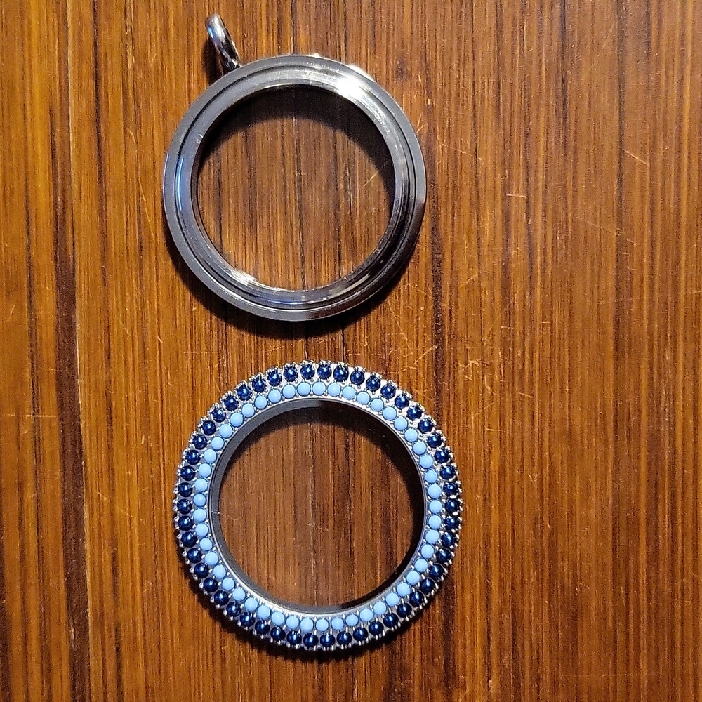 Origami Owl beaded charm holder front and back